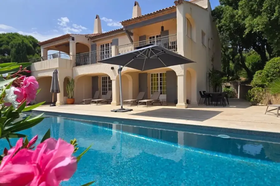 Savoir Vivre Les Issambres 1